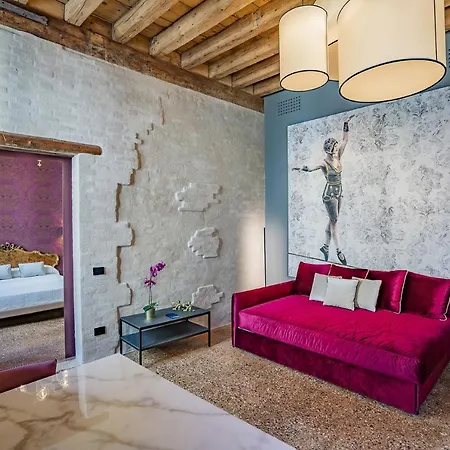 Corte Rubbi 7 Deluxe Apartment *