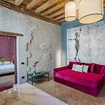 Corte Rubbi 7 Deluxe شقة *